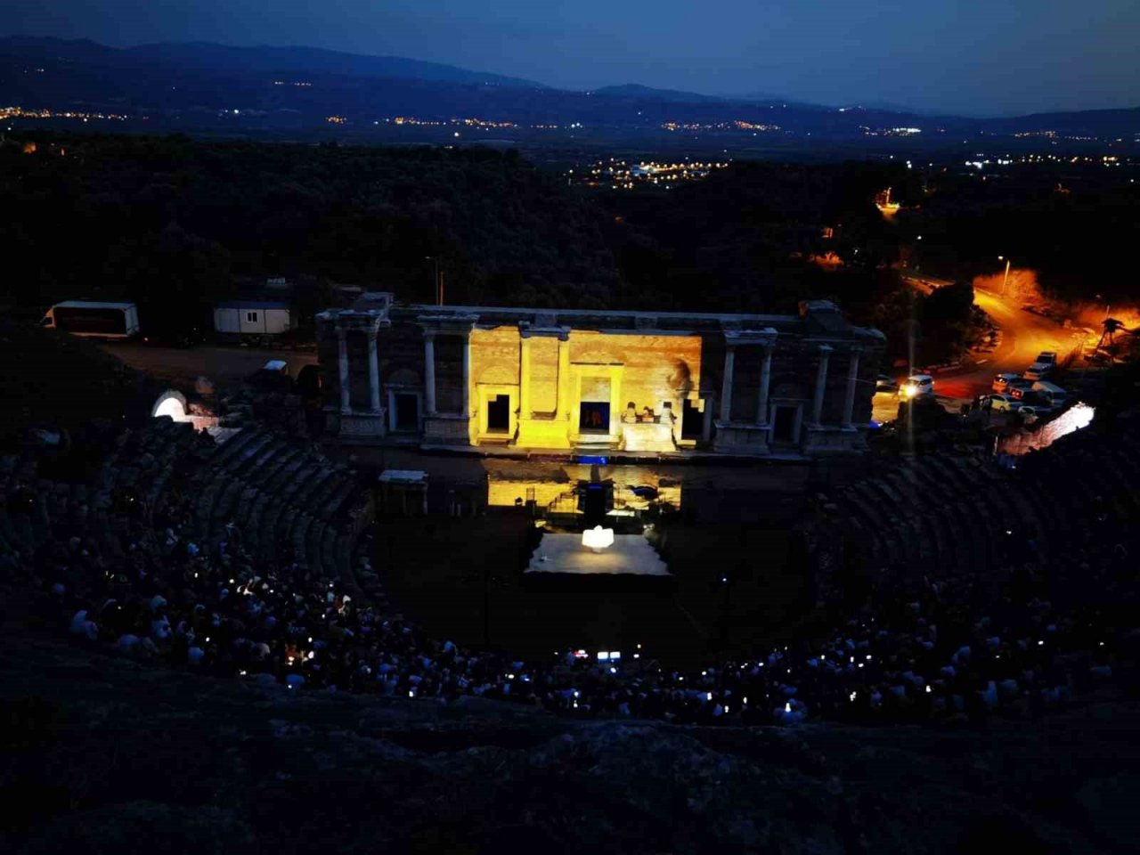 Aydın’daki 2 bin yıllık amfi tiyatro yeniden canlandı