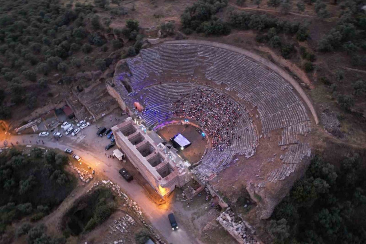 Aydın’daki 2 bin yıllık amfi tiyatro yeniden canlandı