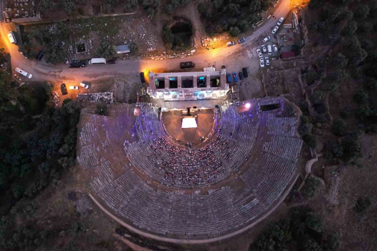 Aydın’daki 2 bin yıllık amfi tiyatro yeniden canlandı