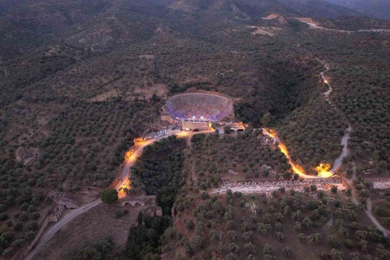 Aydın’daki 2 bin yıllık amfi tiyatro yeniden canlandı