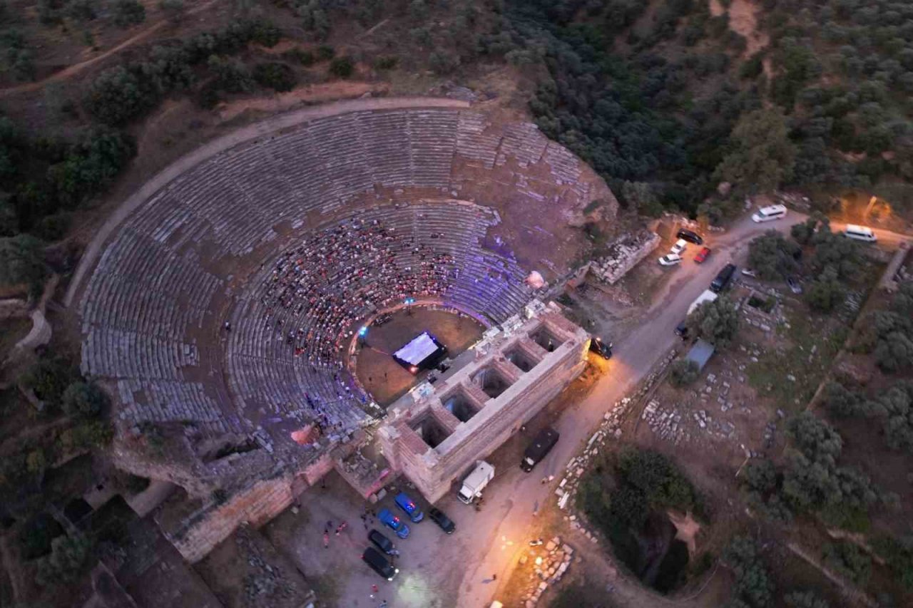 Aydın’daki 2 bin yıllık amfi tiyatro yeniden canlandı
