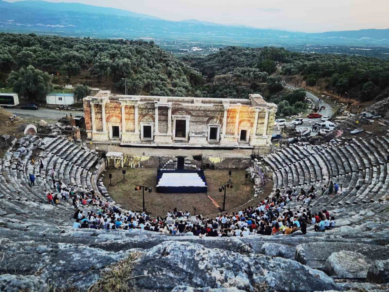 Aydın’daki 2 bin yıllık amfi tiyatro yeniden canlandı