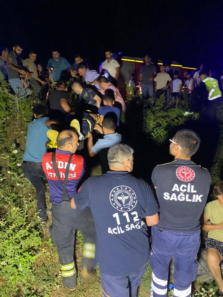 Traktör ile çarpışan otomobil şarampole uçtu: 6 yaralı