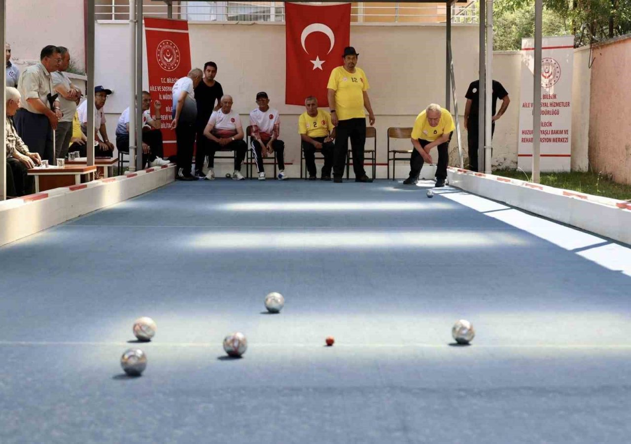 Bilecik’in ihtiyar delikanlıları 60 Yaş ve Üstü Yetişkin Gençler Huzur Bocce Şampiyonası’na hazırlanıyorlar