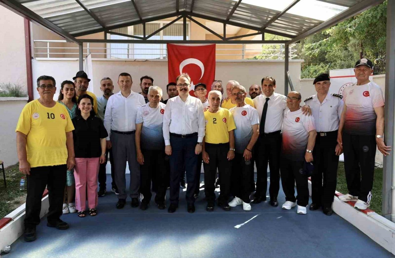 Bilecik’in ihtiyar delikanlıları 60 Yaş ve Üstü Yetişkin Gençler Huzur Bocce Şampiyonası’na hazırlanıyorlar
