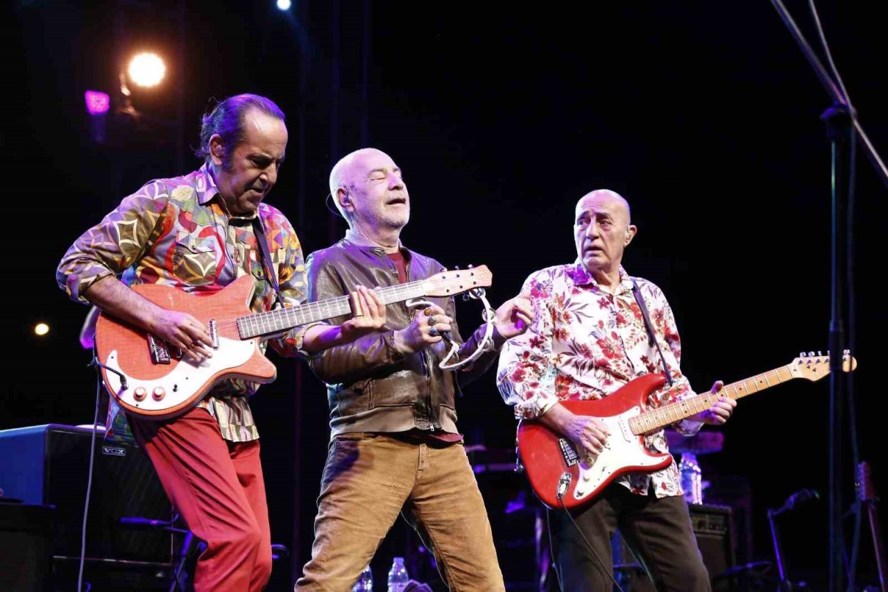 Özkan Uğur hayatını kaybetti