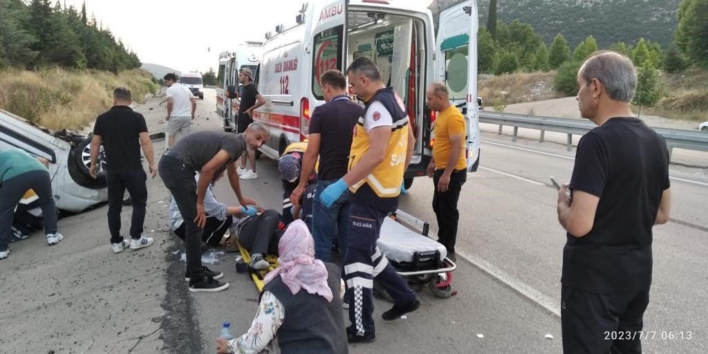 Burdur’da otomobilin takla attığı kazada yaralananlardan 1 kişi hayatını kaybetti