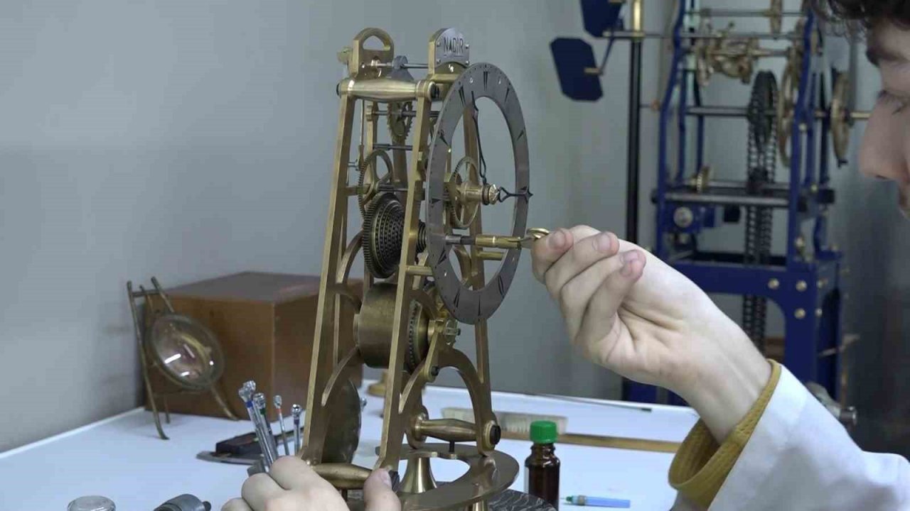 Saat ustasının koleksiyonları büyülüyor