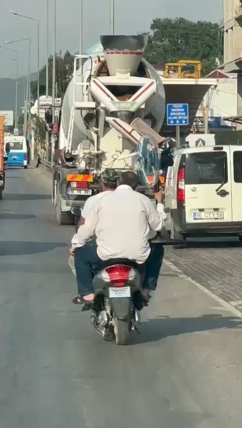 Yok artık...Trafikteki klimalı bisiklet kamerada