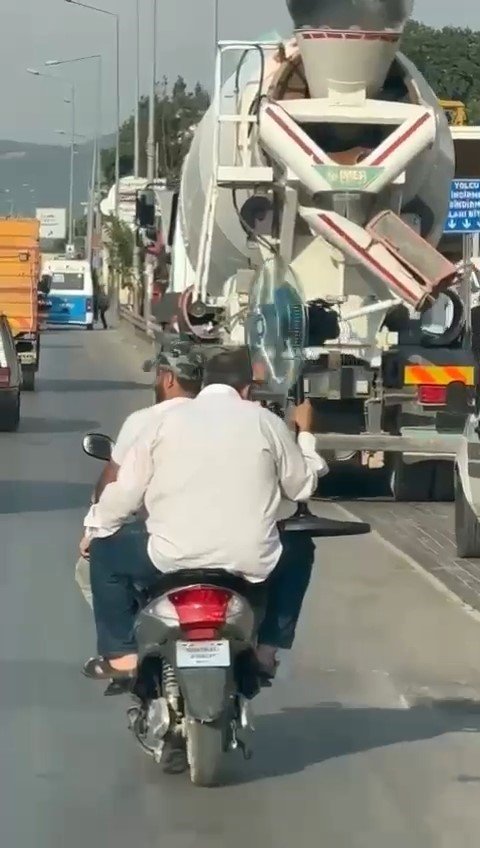 Yok artık...Trafikteki klimalı bisiklet kamerada