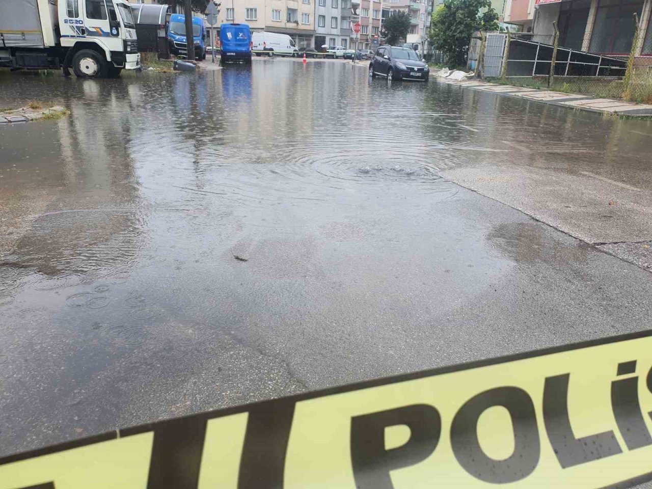 İnegöl’de sağanak yağış hayatı felç etti