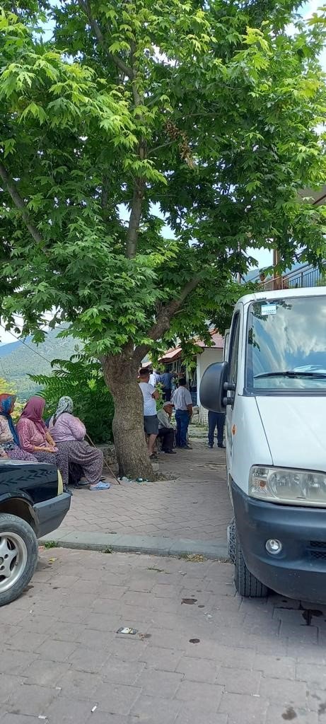 Yaşlı adam pompalı tüfekle vurulmuş halde ölü bulundu