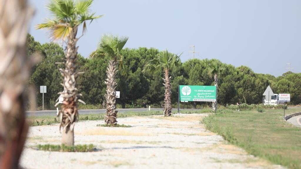 Didim Belediyesi kent girişlerine el attı