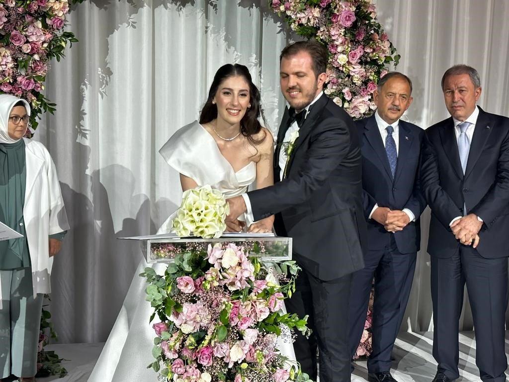 Ertekin ailesinin mutlu günü