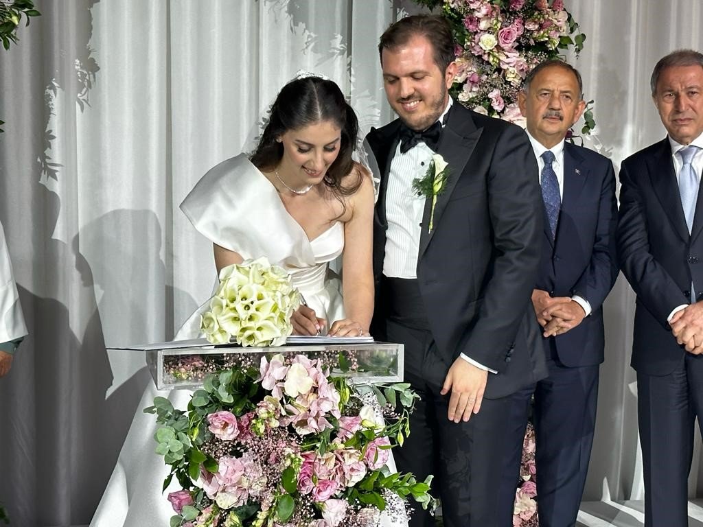 Ertekin ailesinin mutlu günü