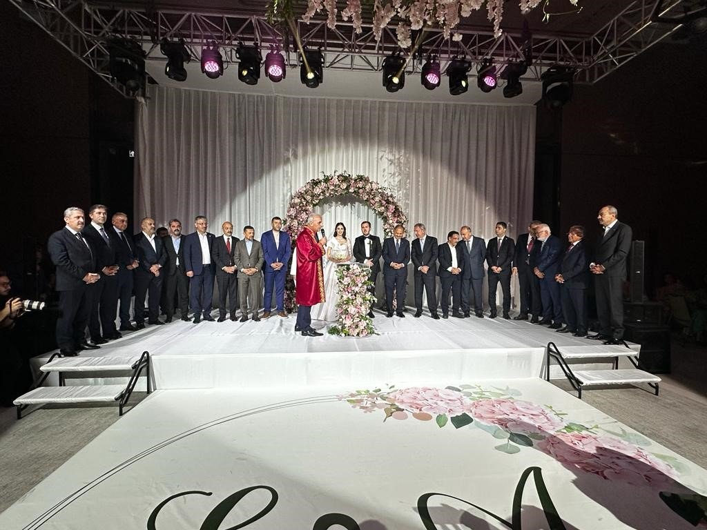 Ertekin ailesinin mutlu günü