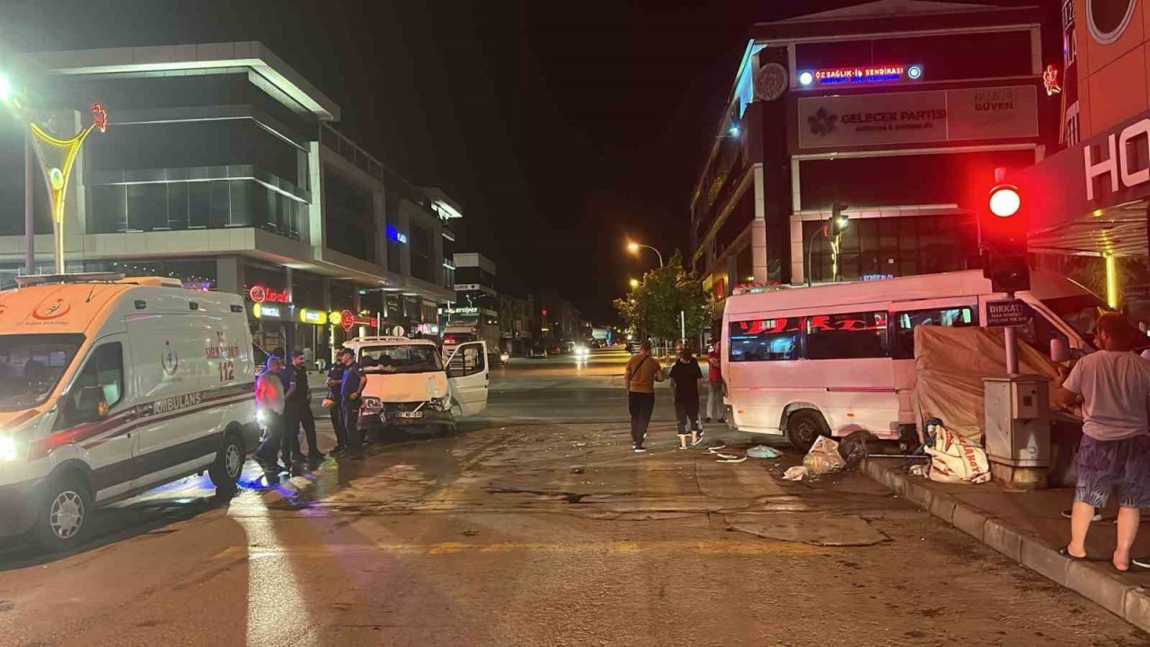 Erzincan’da trafik kazası: 3 yaralı