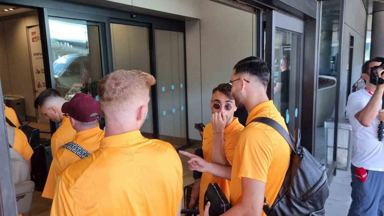 Galatasaray, kamp için Avusturya’ya gitti