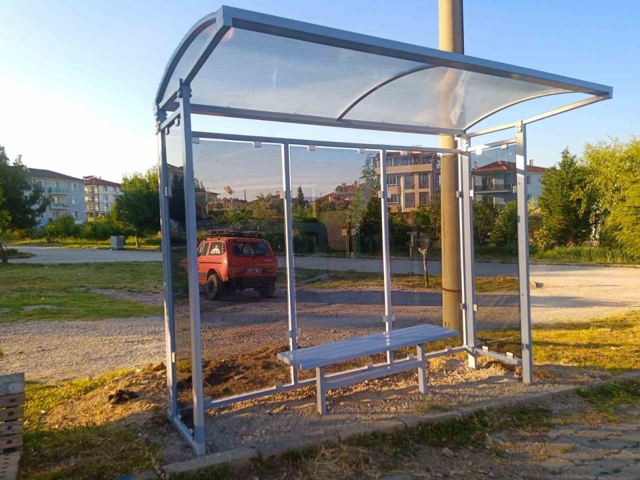 Gediz’de meslek lisesi öğrencilerinden durak üretimi