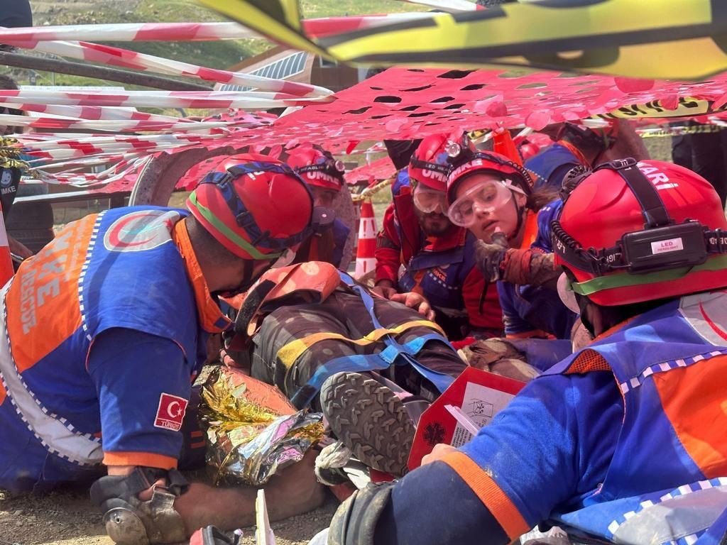 Hakkari’de 25 sağlık personeline UMKE eğitimi verildi