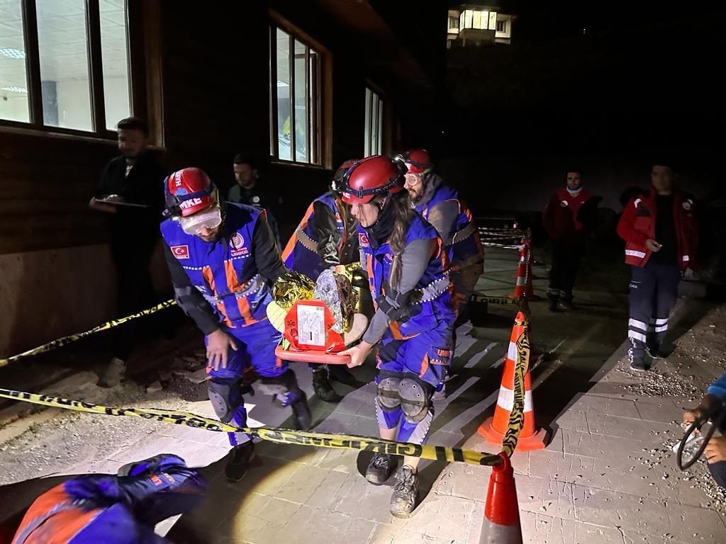 Hakkari’de 25 sağlık personeline UMKE eğitimi verildi