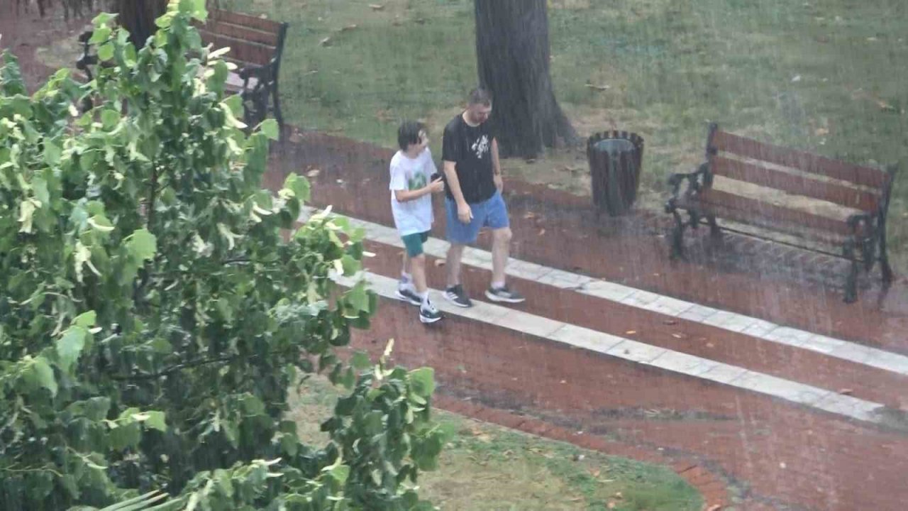 Samsun’da kısa süreli sağanak korkuttu