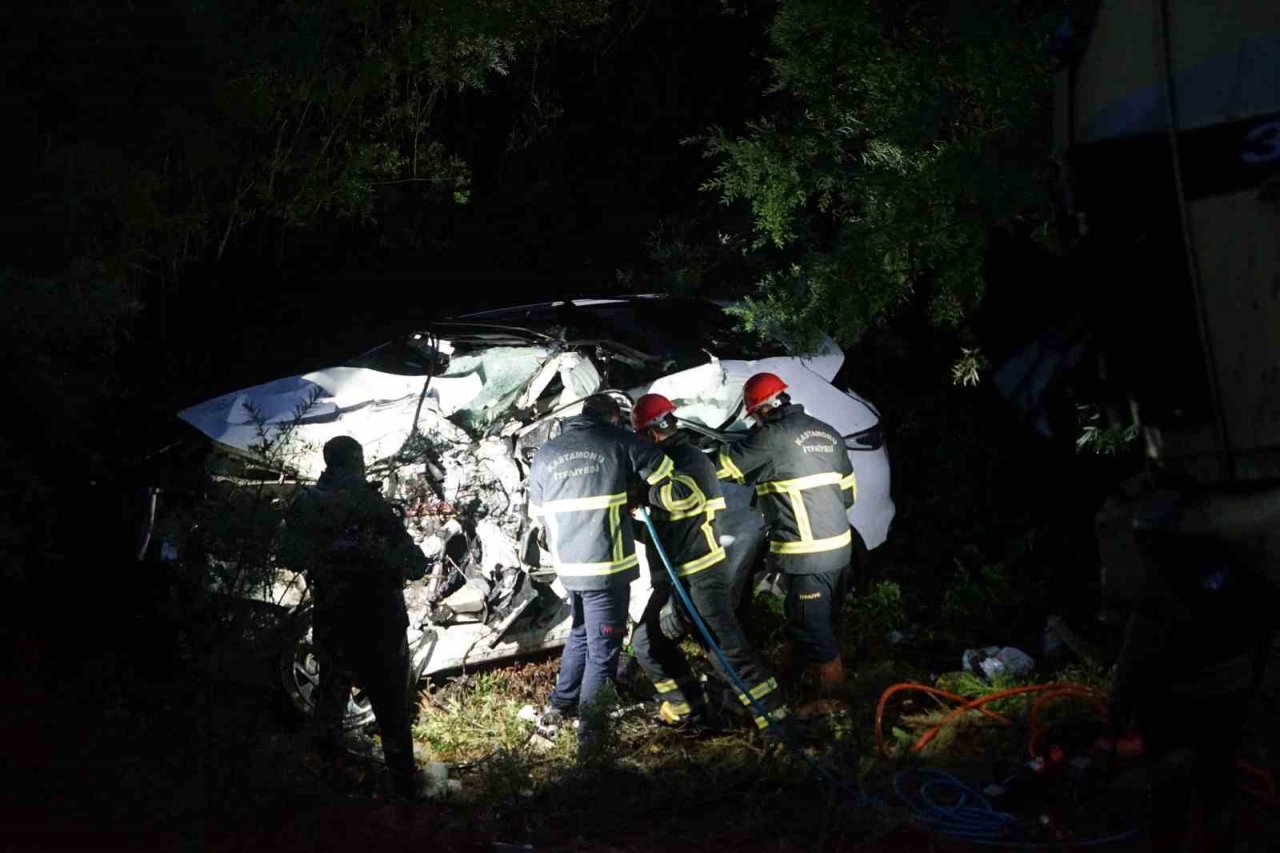 Tatil için yola çıkan aileyi kaza ayırdı: Anne ve baba öldü, çocukları yaralandı