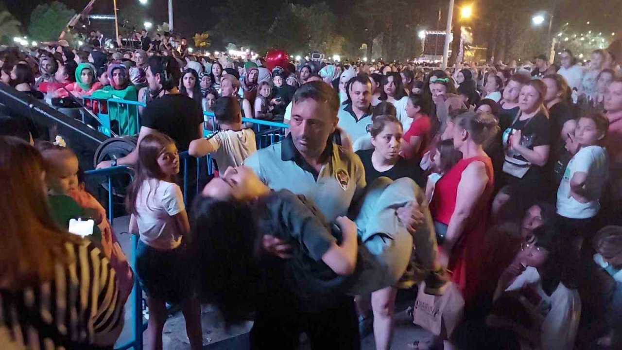 Konserde fenalık geçiren kadın hastaneye kaldırıldı