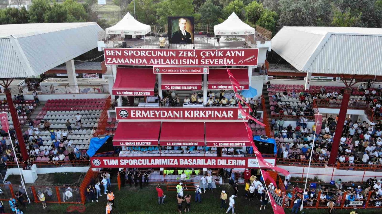 Başpehlivan Mustafa Taş altın kemere veda etti