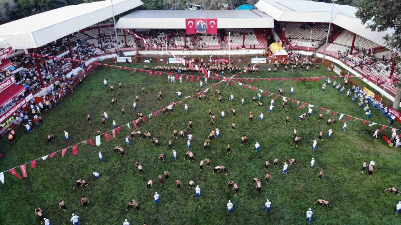 Başpehlivan Mustafa Taş altın kemere veda etti