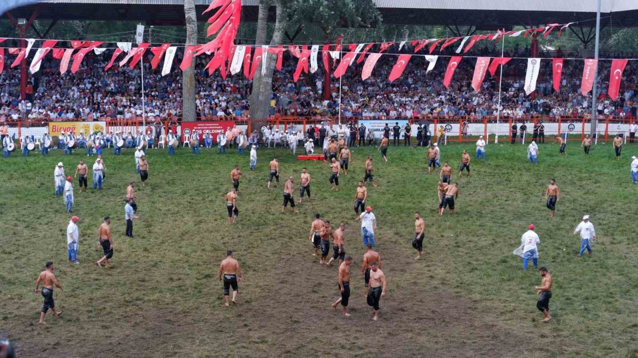 Başpehlivan Mustafa Taş altın kemere veda etti