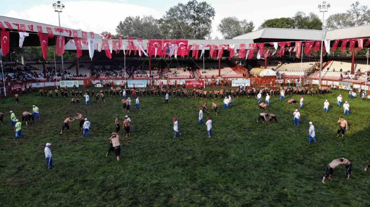 Başpehlivan Mustafa Taş altın kemere veda etti