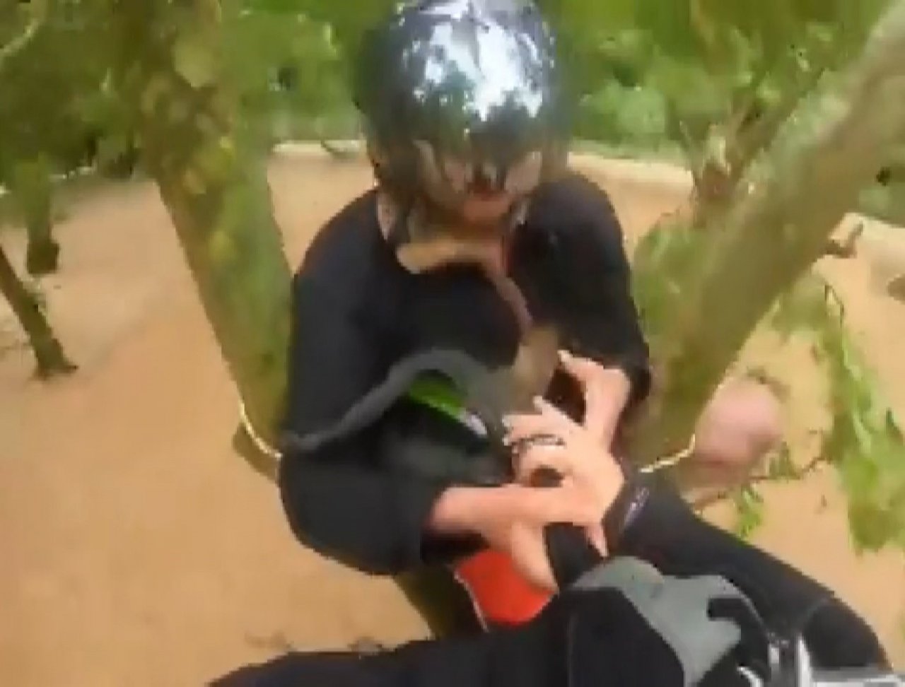 Şile’de selde mahsur kalan 2 kişinin helikopterle kurtarılma anı kamerada