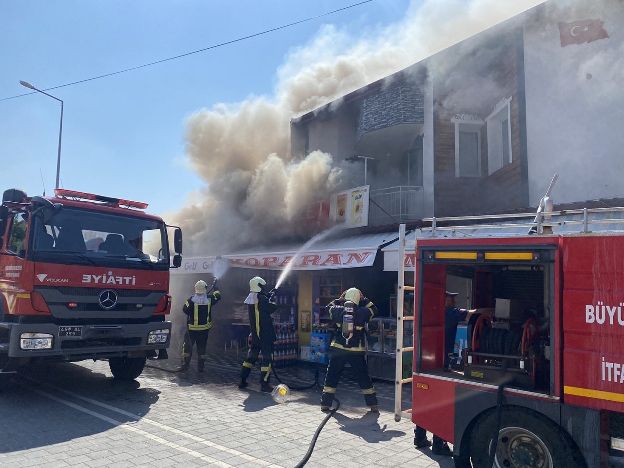 Markette çıkan yangın maddi hasara neden oldu