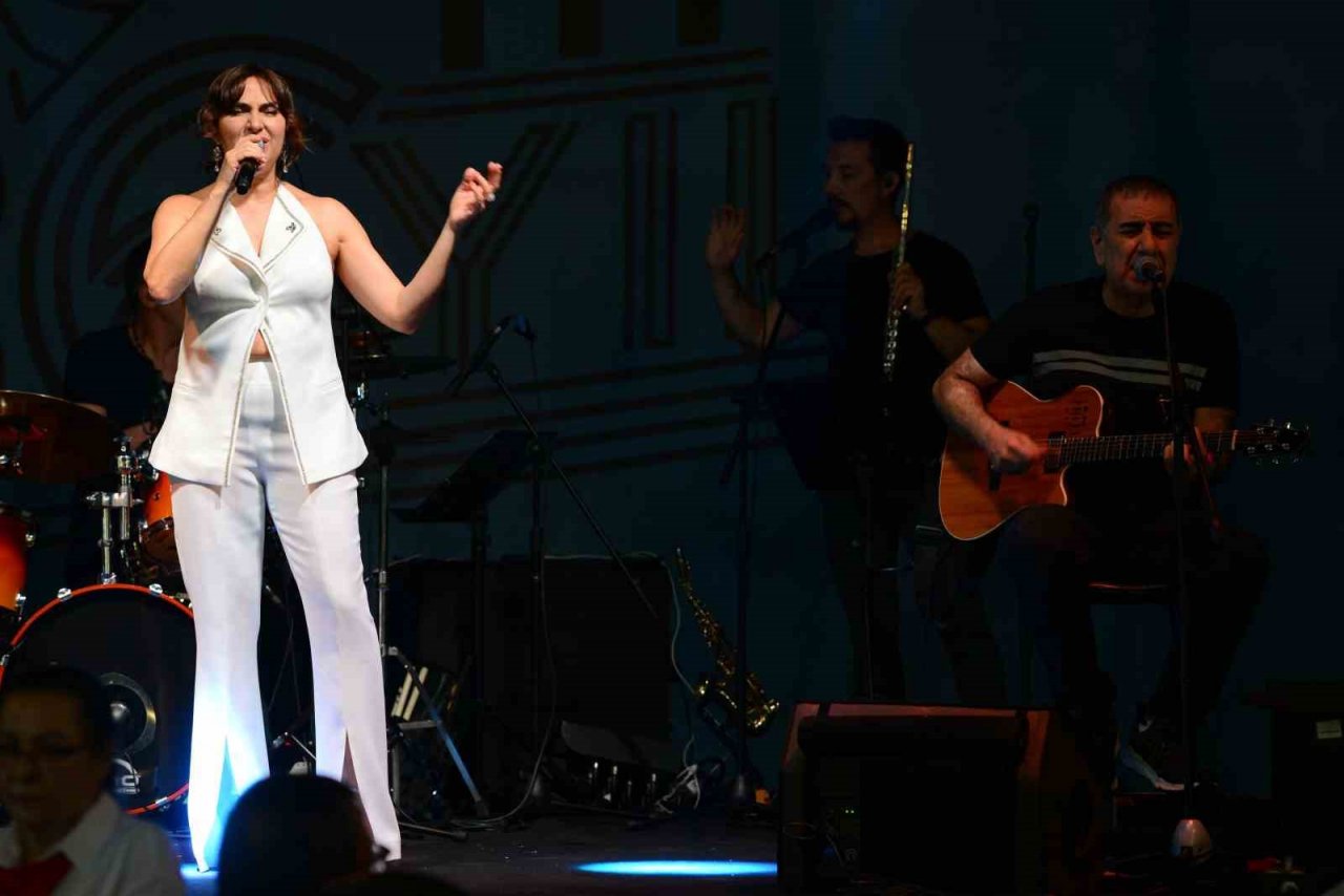 Nilüfer ailesi 36. yaşını kutladı