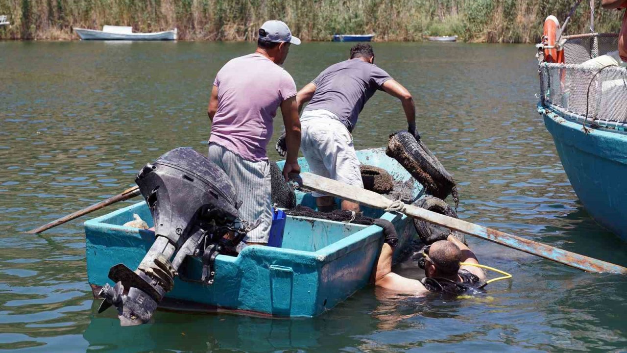 Dalyan kanalında temizlik