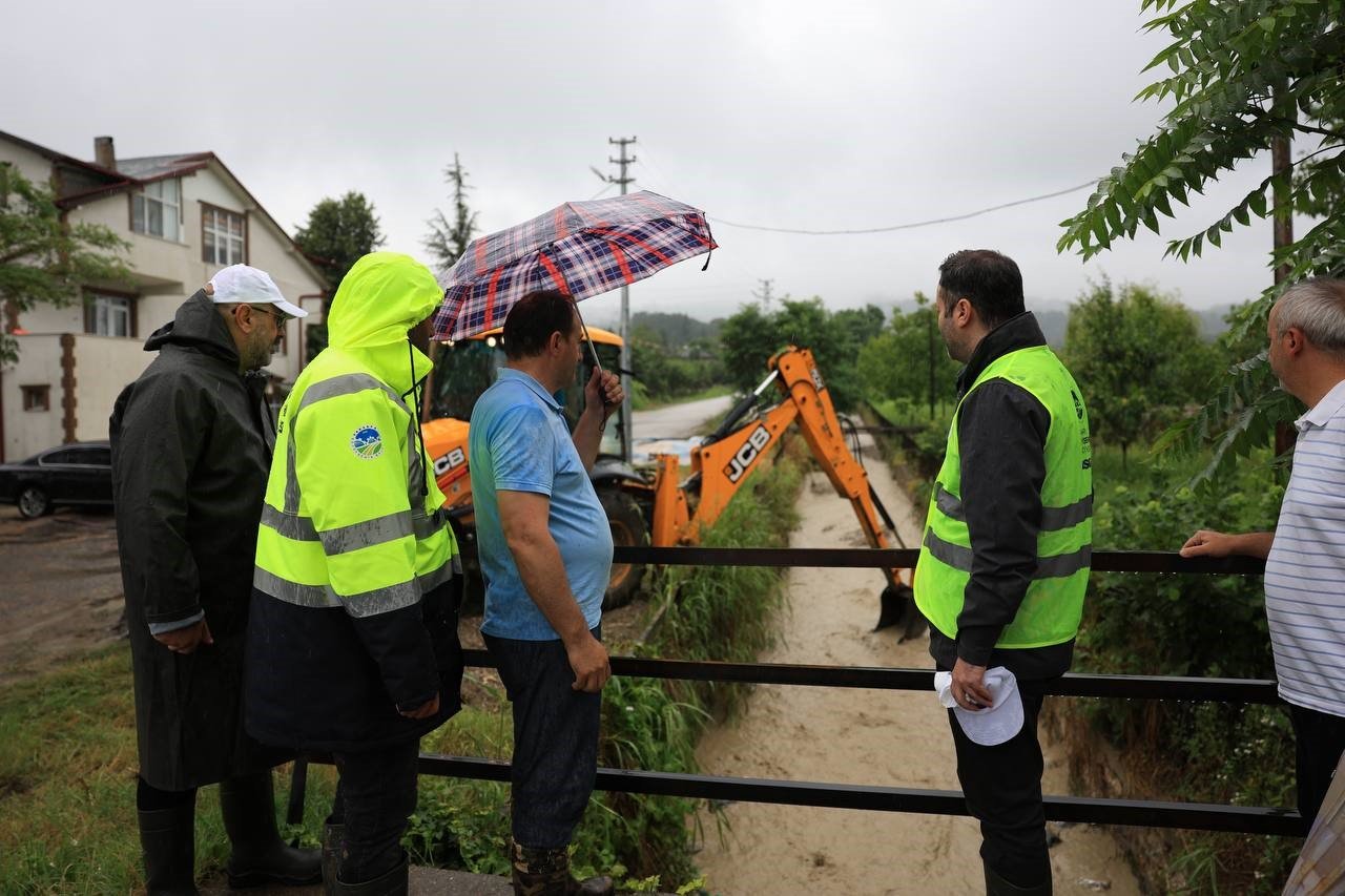 Aşırı kuvvetli yağışa Sakarya Büyükşehir Belediyesi’nden anında müdahale