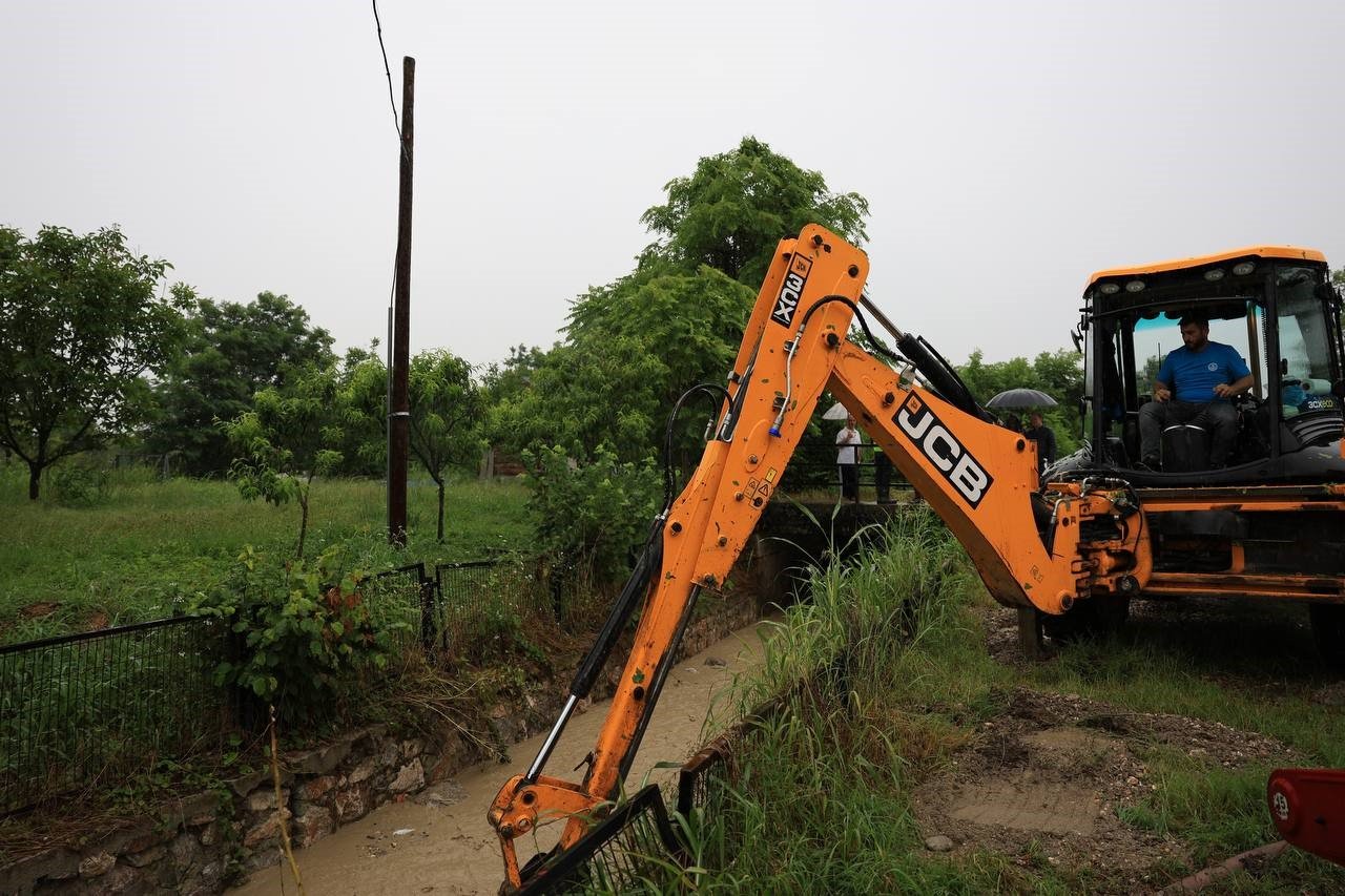 Aşırı kuvvetli yağışa Sakarya Büyükşehir Belediyesi’nden anında müdahale