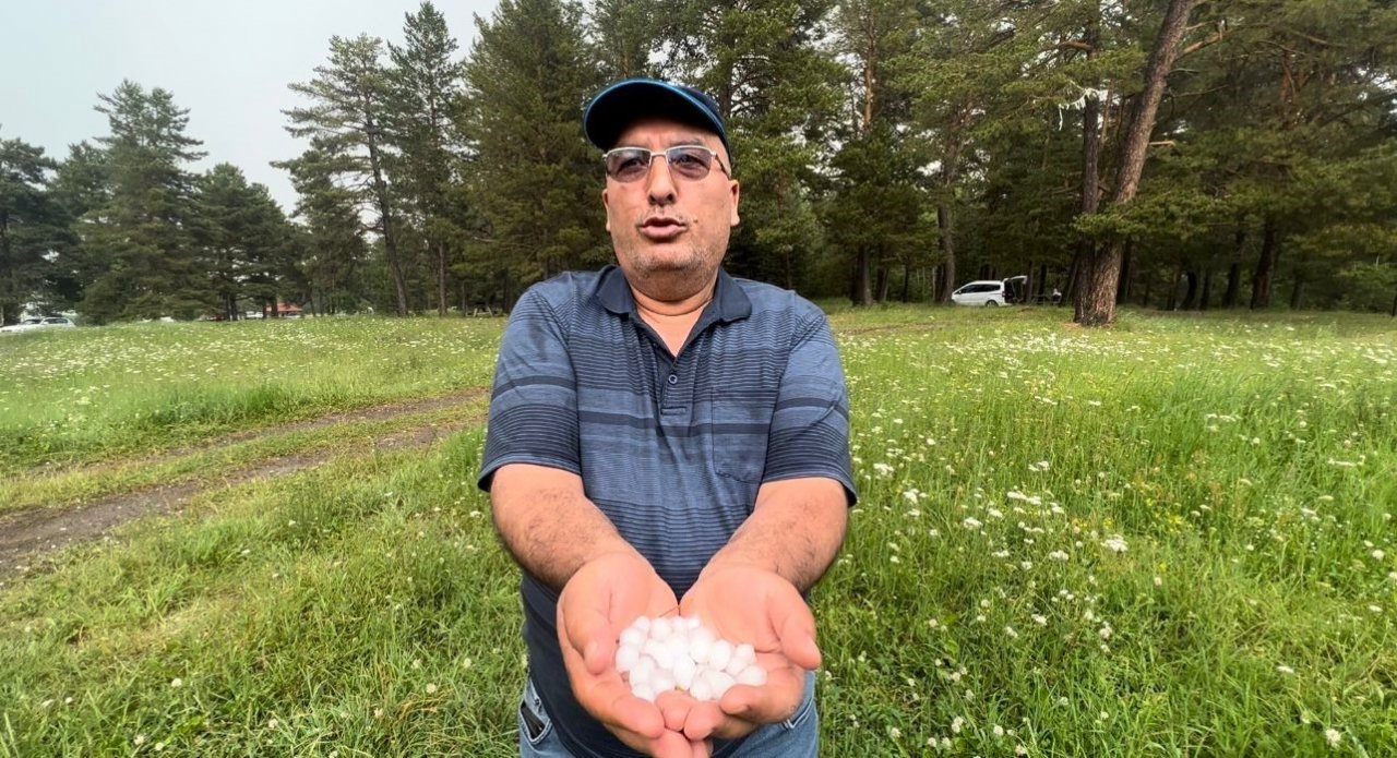 Sarıkamış’ı dolu vurdu