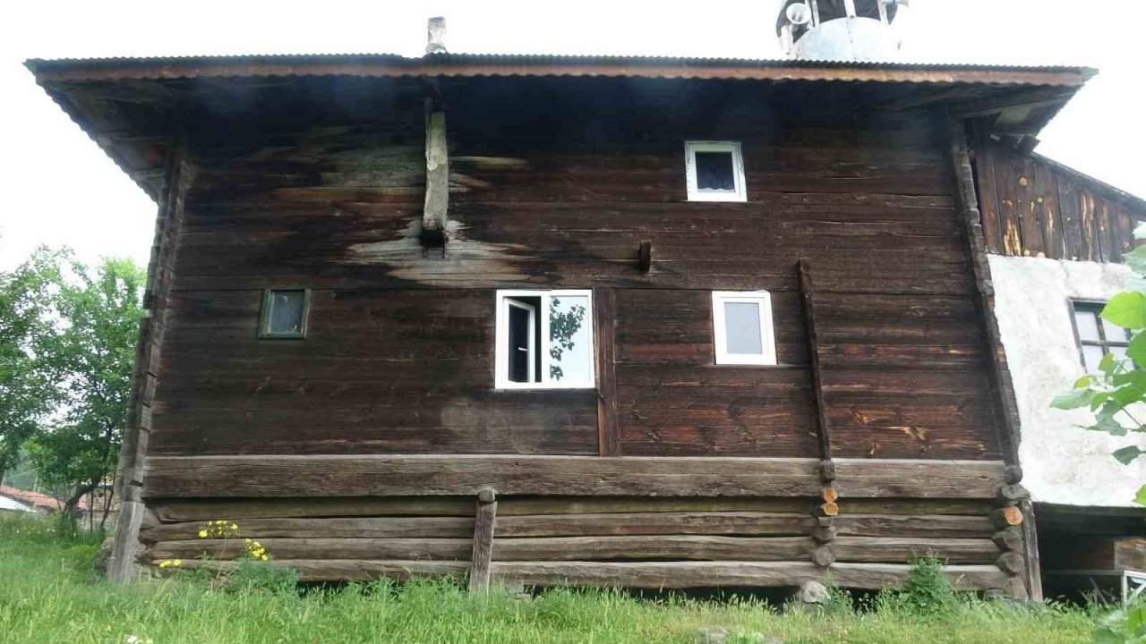 Köylüler tarafından yapıldı, 118 yıldır ibadete devam ediliyor