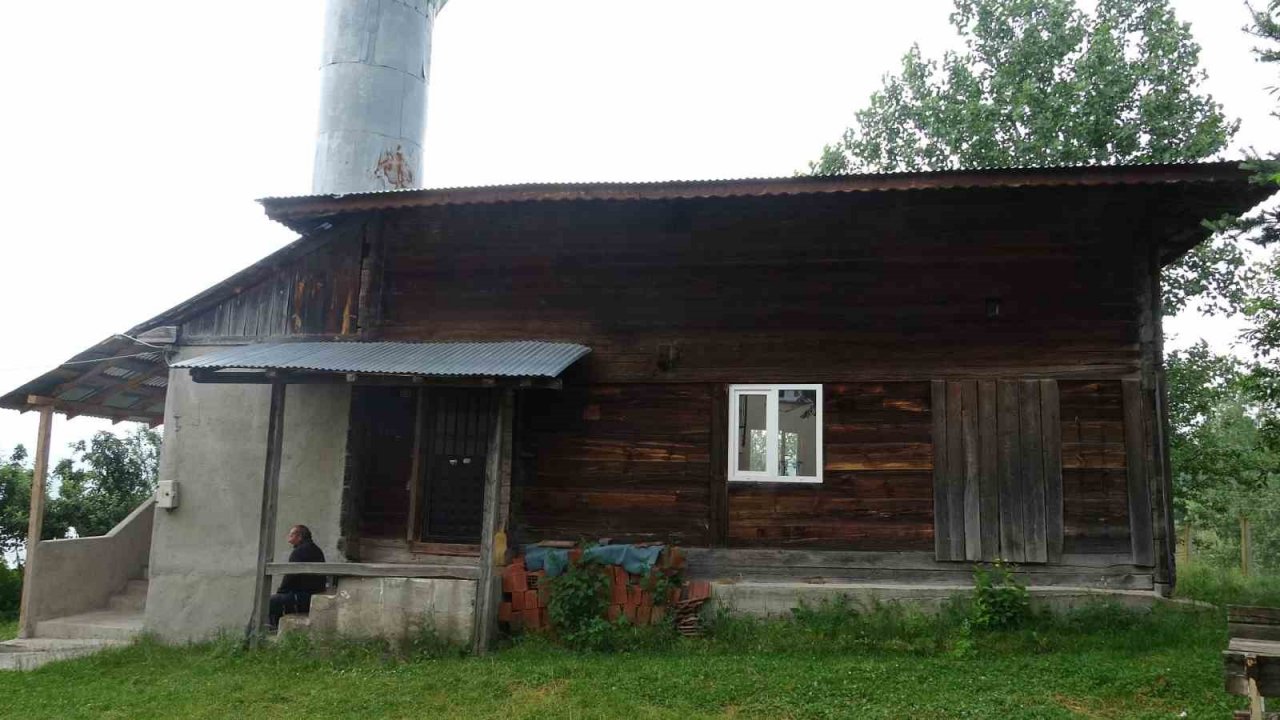 Köylüler tarafından yapıldı, 118 yıldır ibadete devam ediliyor