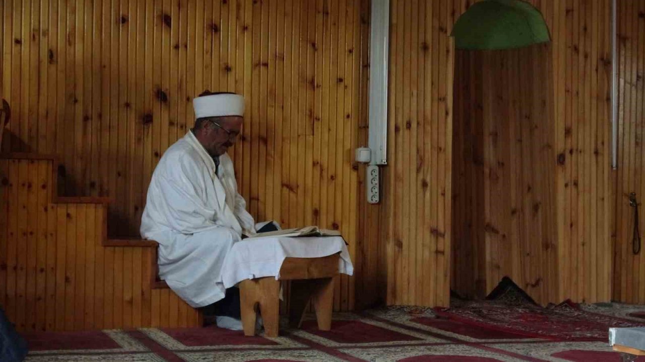 Köylüler tarafından yapıldı, 118 yıldır ibadete devam ediliyor