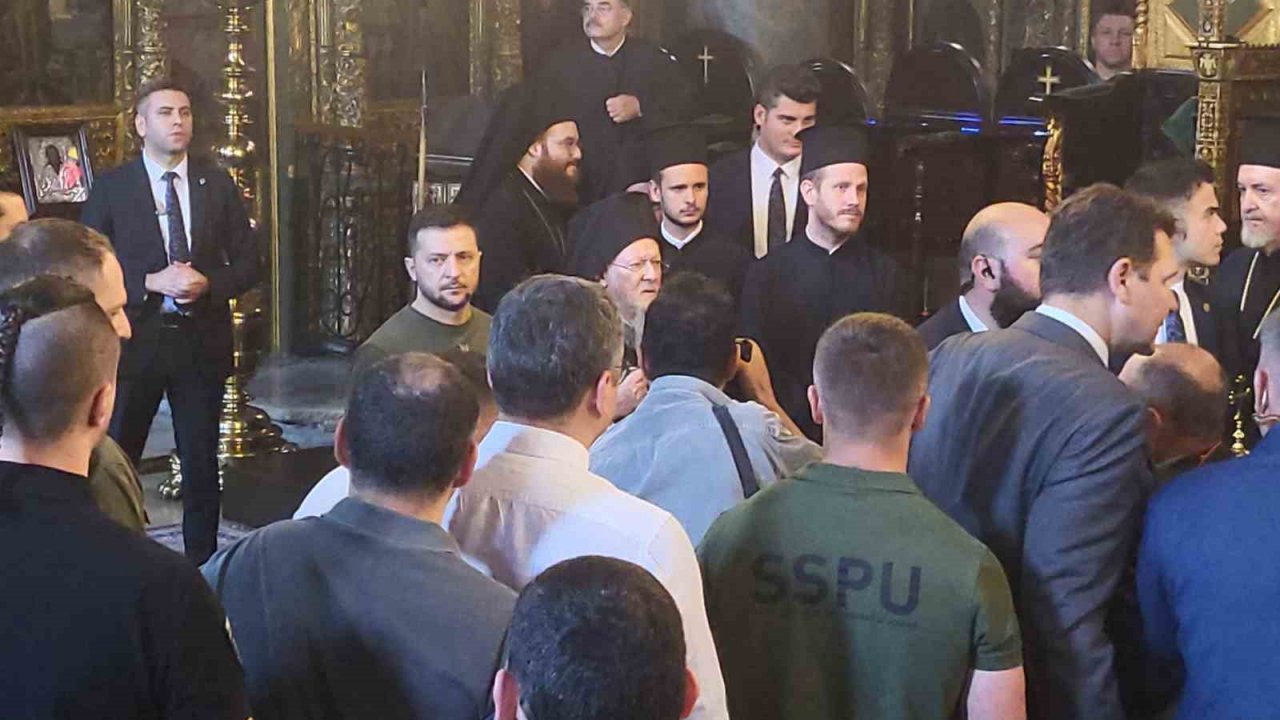 Ukrayna Devlet Başkanı Zelenski, Fener Rum Patriği Bartholomeos’u ziyaret etti