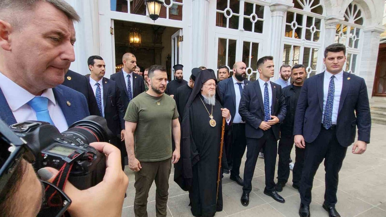 Ukrayna Devlet Başkanı Zelenski, Fener Rum Patriği Bartholomeos’u ziyaret etti