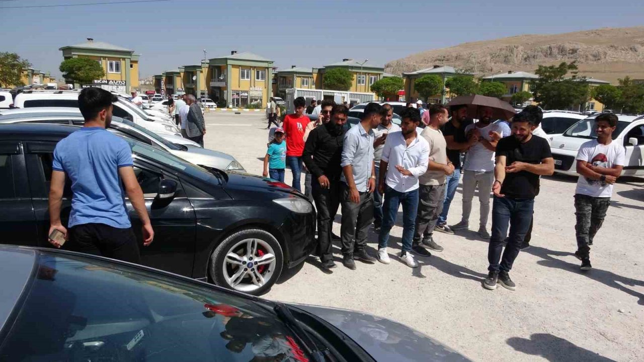 Van’daki ikinci el açık oto pazarında yeni düzenlemeye tam destek