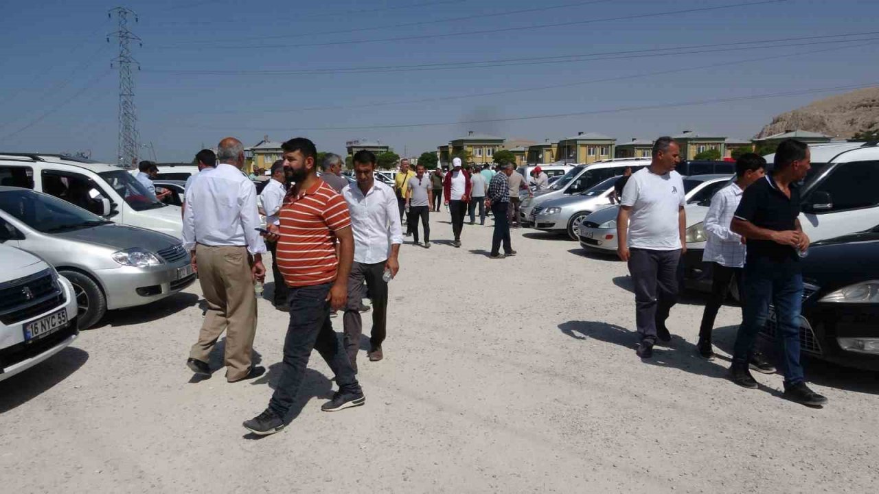 Van’daki ikinci el açık oto pazarında yeni düzenlemeye tam destek