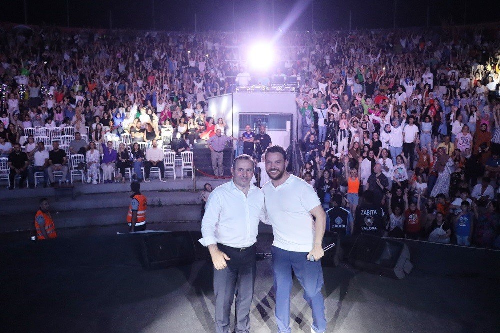 Yalova’nın il oluşunun yıldönümü Sinan Akçıl ile kutlandı