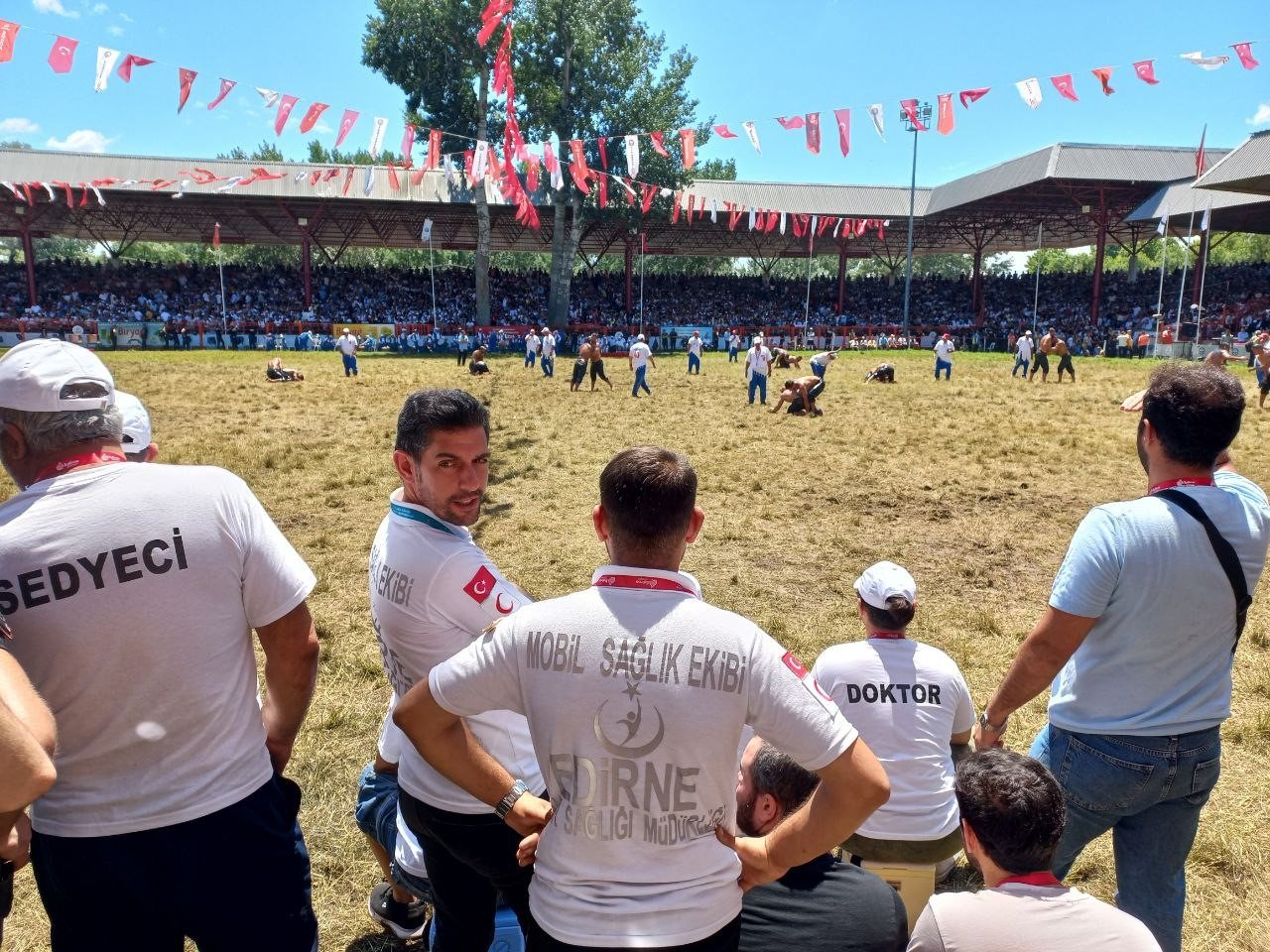 Er meydanında sağlıkçılar durmadı: Sağlıkçıların Kırkpınar mesaisi