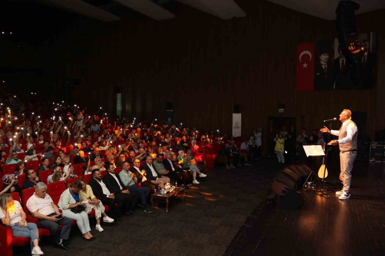 Aşık Veysel’in türküleri Yavuz Bingöl tarafından seslendirildi