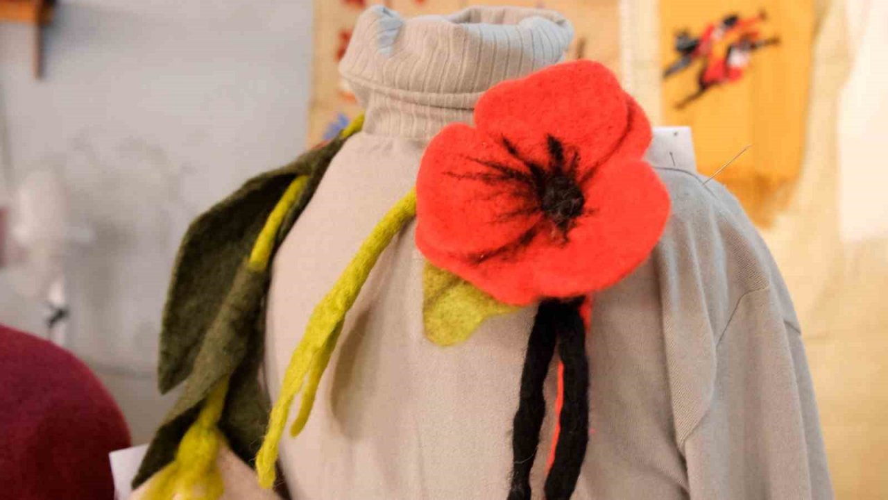 Ayvalık’ta el emeği göz nuru ürünler mahalle evleri pazarında hayat buldu